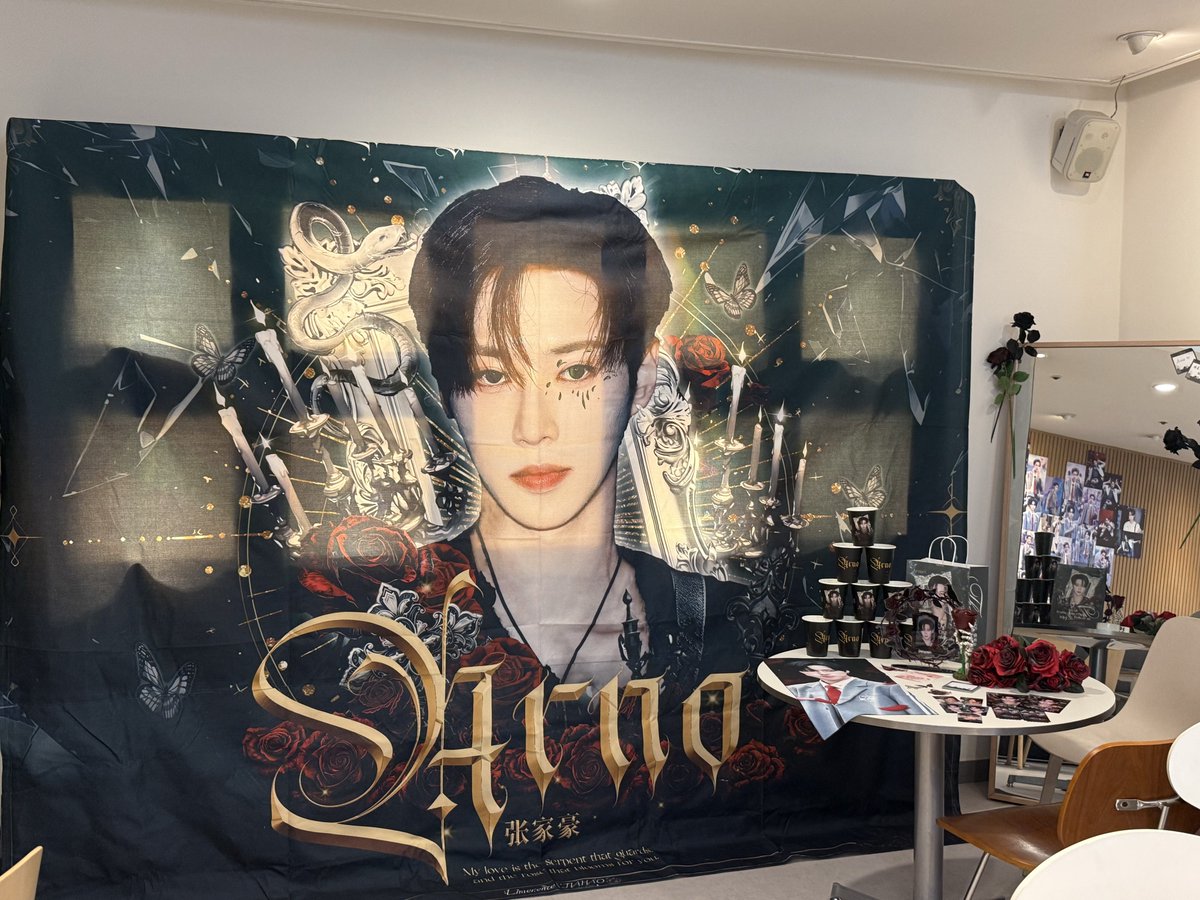 Limerence_0707_'s tweet image. 내일 오후 2시에 시작해용~

♥︎ 감탄커피
（서울 강남 테헤란로 522 홍우빌딩 지하1층）

♥︎ HASHTAG :
#벗은_장미_빛나는_비늘
#TheRoseUnsheathed

#张家豪 #ARNO #아르노 #アルノ 
#ALPHADRIVEONE #ALD1
#알파드라이브원