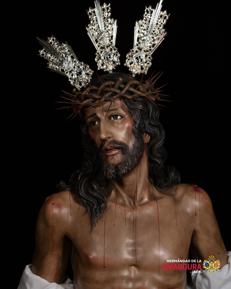VESTIMENTA | Nuestro Señor de la Pasión, ya se encuentra ataviado para el mes de noviembre y la conmemoración de los Fieles Difuntos. 

Estrena un broche donado por un hermano.

📷 Manuel Galán Buendía.

#SomosAmargura
#PasiónyAmargura