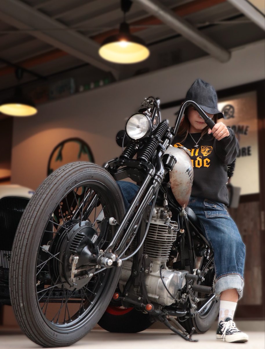 ayaka1816's tweet image. この前HELL STOREでカッコいい写真撮ってもらった！
@phantomboy666 
ゆうや君ありがとう😄✨

このスウェットマジでめちゃくちゃカッコよかったなぁ💛🖤
#evilwire