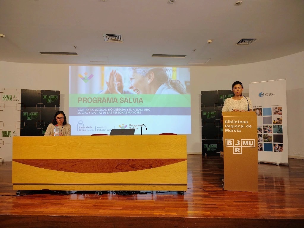 AreaEmpleoFSMLR's tweet photo. 🌿 Ayer estuvimos en la Jornada de #BuenasPrácticas organizada por @FundDiagrama, donde nuestra compañera Marta Prieto presentó el #ProgramaSalvia 💚

🤝 Fue un honor compartir este espacio con otras entidades que trabajan por un #envejecimiento activo, inclusivo y sostenible. https://t.co/g52y4hkShC