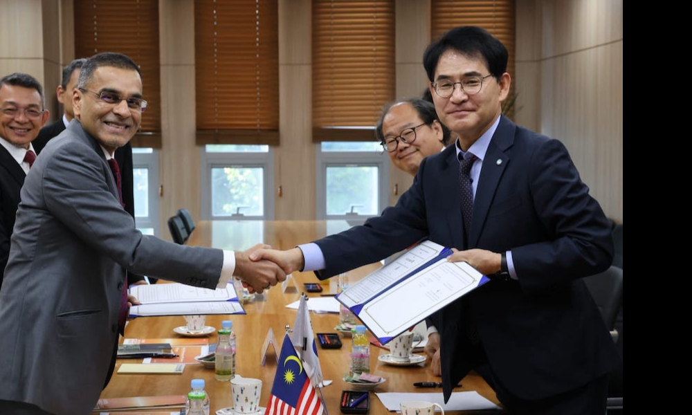 [Social Security] PERKESO, KEIS join forces to strengthen labour market cooperation

M'sia-South Korea collaboration focuses on empowering women, seniors and enhancing employment services.

Read more: mk.my/PxKEIS