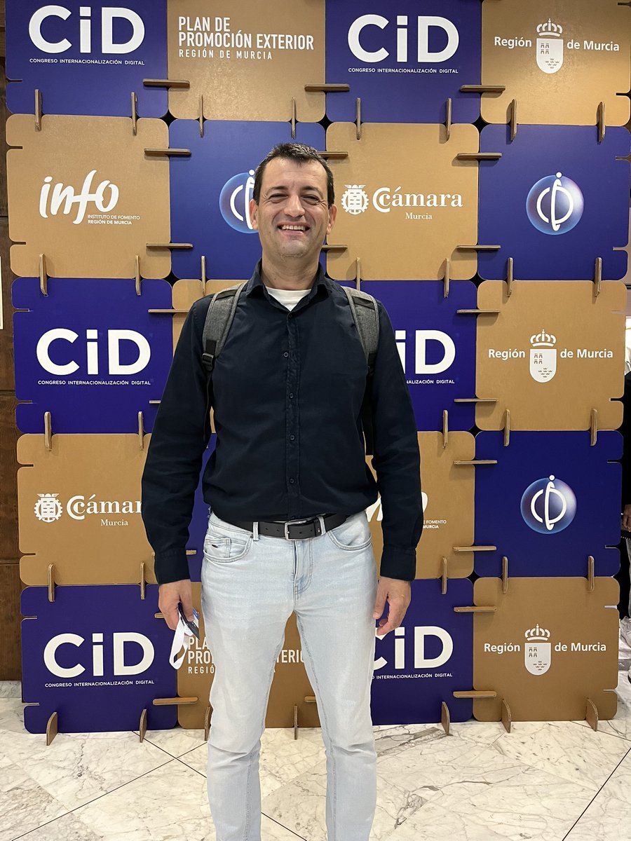 En el congreso de internacionalización digital de la @camaracomerciomurcia listo para aprender nuevas tecnologías de IA #camaracomerciomurcia #cid