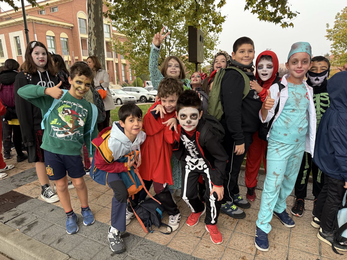 CEIPELVIRA's tweet image. Nos vamos a Transilvania!!! #Halloween2025 #yosoydelelvira #megustamicole #puedescontarconmigo