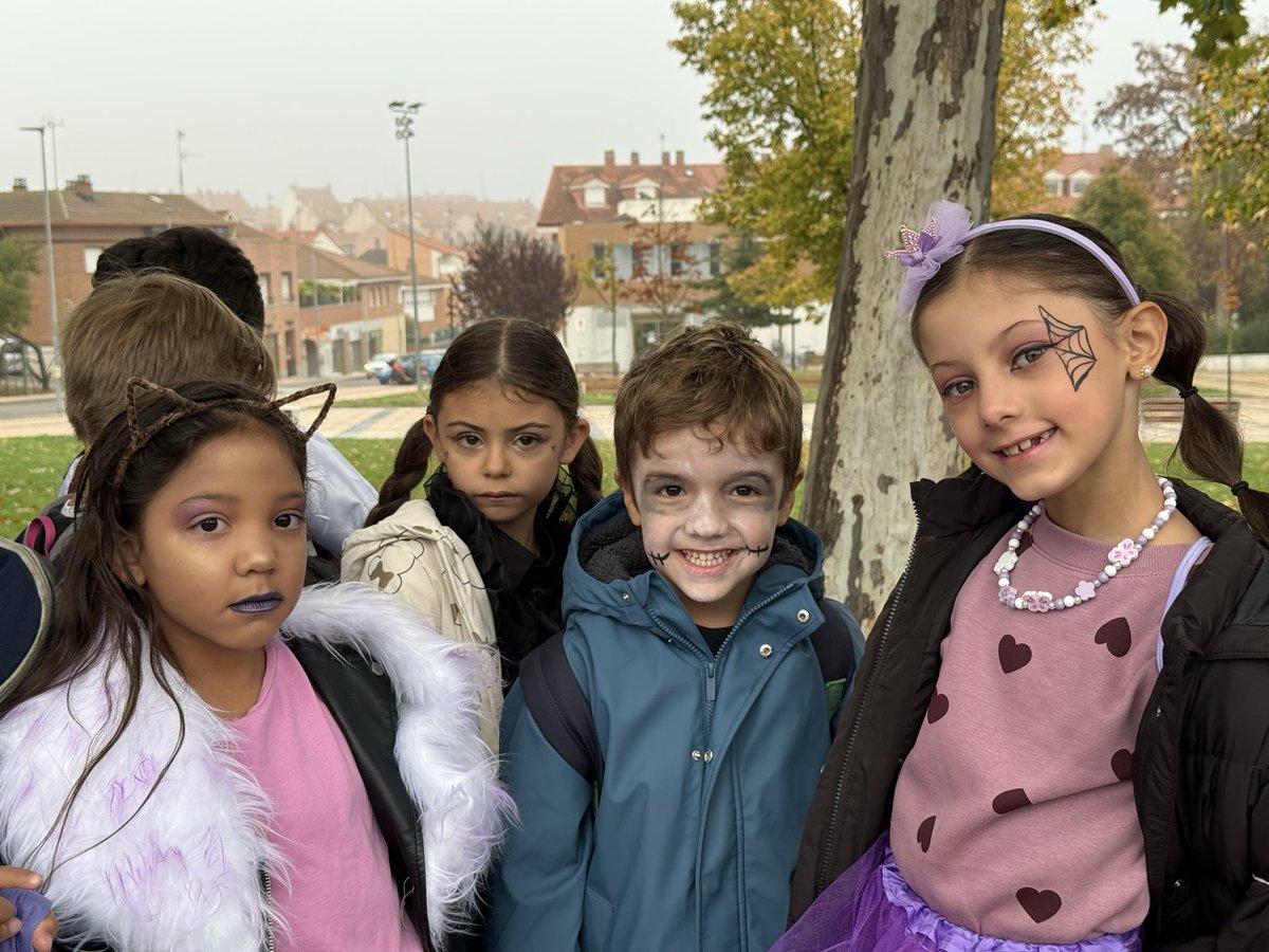 CEIPELVIRA's tweet image. Nos vamos a Transilvania!!! #Halloween2025 #yosoydelelvira #megustamicole #puedescontarconmigo