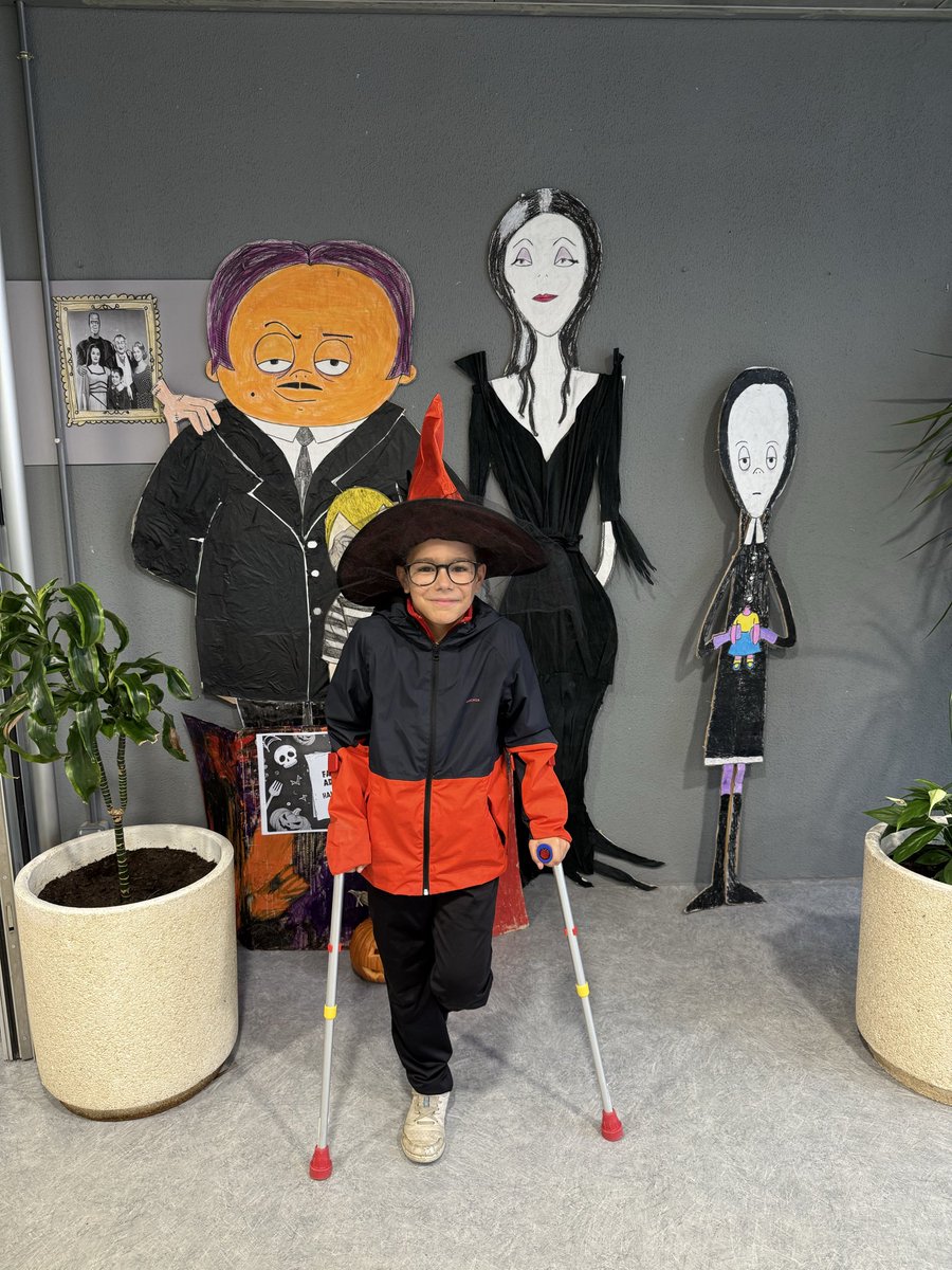 CEIPELVIRA's tweet image. Nos vamos a Transilvania!!! #Halloween2025 #yosoydelelvira #megustamicole #puedescontarconmigo