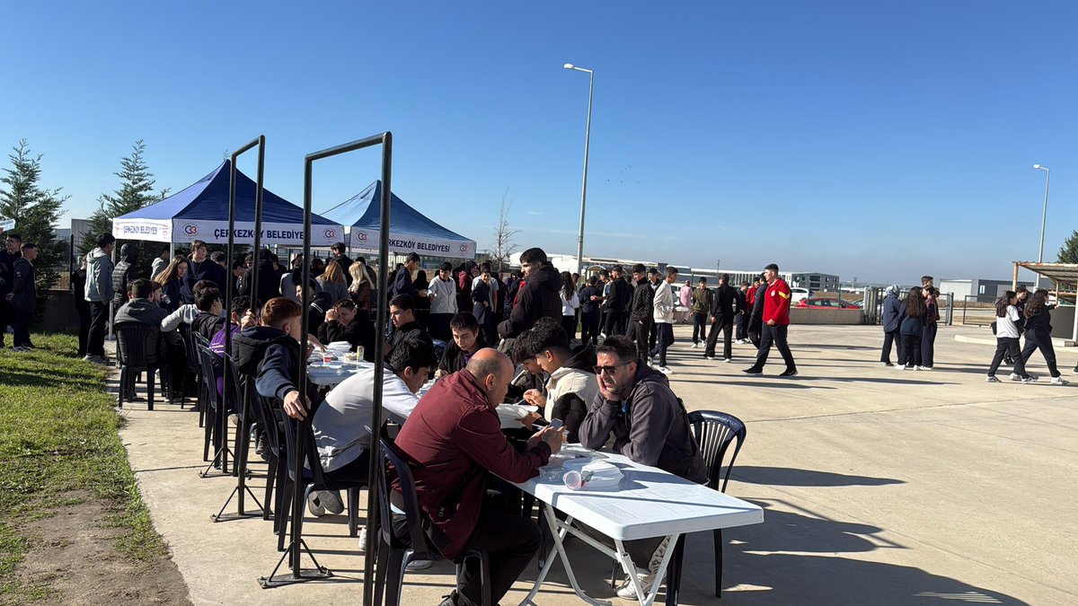 Gazze İçin Birlikteydik 💙
Okulumuzda düzenlediğimiz yardım kermesinde, kalplerimiz Gazze için bir oldu.