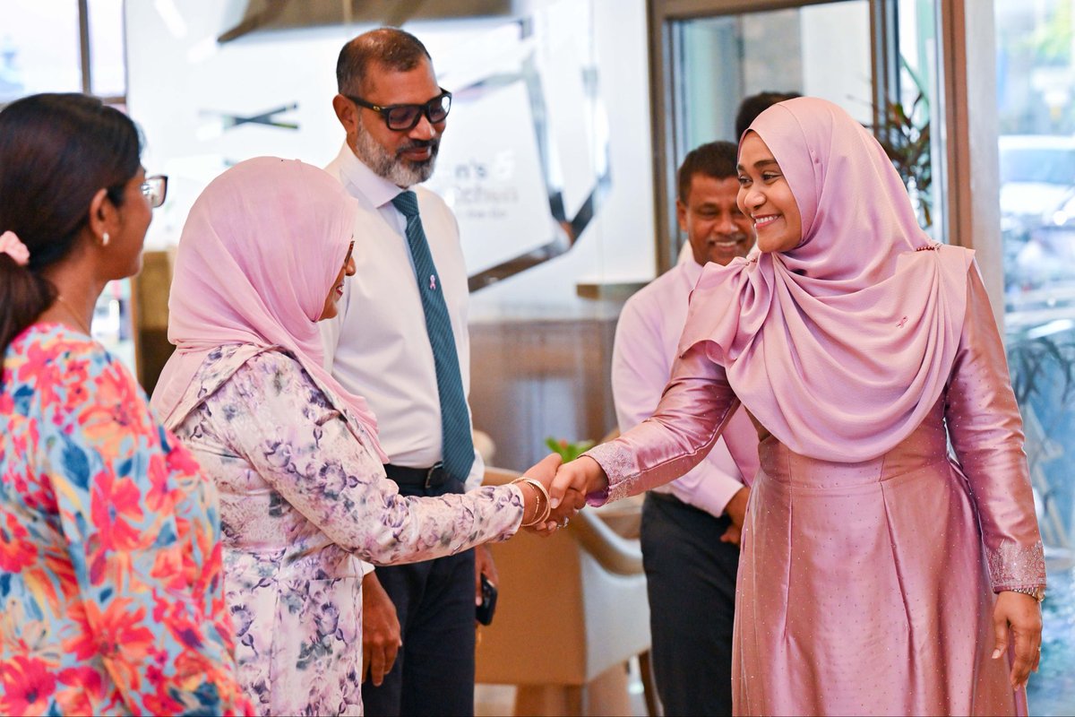 presidencymv's tweet photo. First Lady @sajidhaamohamed attends the opening ceremony of the sixth annual Breast Cancer Awareness symposium. The symposium aims to raise awareness about breast cancer, emphasising early detection, treatment, education, and training. It brings together healthcare professionals and decision-makers to discuss comprehensive care, preventive strategies, and the latest advancements in the field.
