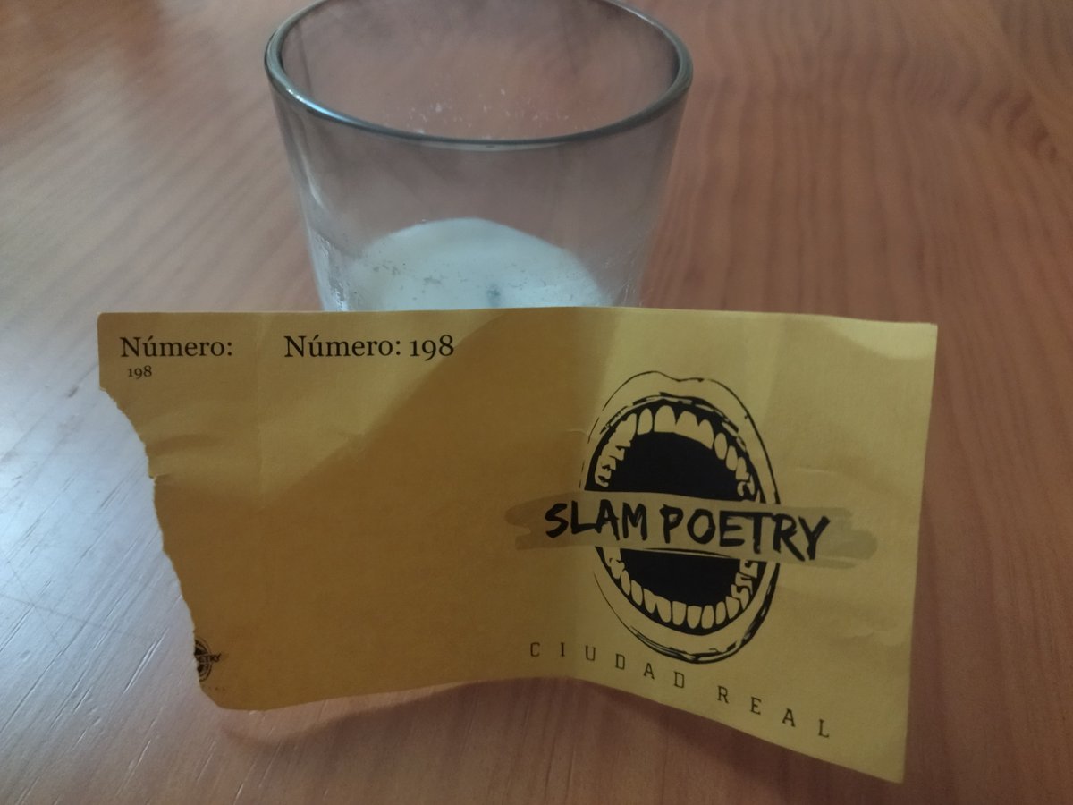 Anoche tuve la oportunidad de asistir a la primera slam y me encantó ❤️ creatividad, ingenio y buen ambiente! Animaros a participar 🎤 <a href="/wikiCR/">wikiCR Ciudad Real</a> <a href="/LasillaPodcast/">La Silla Podcast</a>