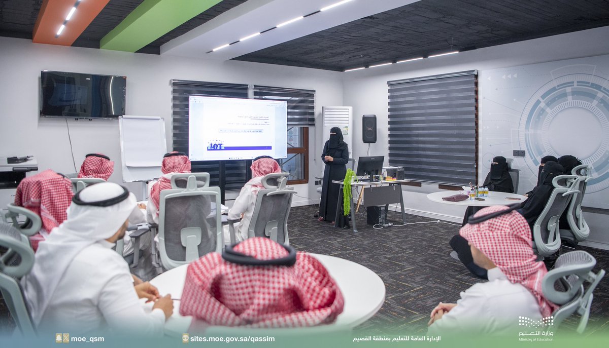 تدريب مدربين l

#تعليم_القصيم وجامعة سليمان الراجحي، تنفذان دورات تدريب المدربين في "الذكاء الاصطناعي وعلم البيانات" و "انترنت الأشياء" بمركز عبد الله العثيم للابتكار التنموي (العثيم فاب لاب).