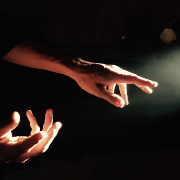 Mimaxsata's tweet photo. La main, s'agite
Elle suit un mouvement interne
En volutes colorées
Teintes vives.

De la main
https://t.co/oq7YiSGdkz https://t.co/q4pVqP9PBP