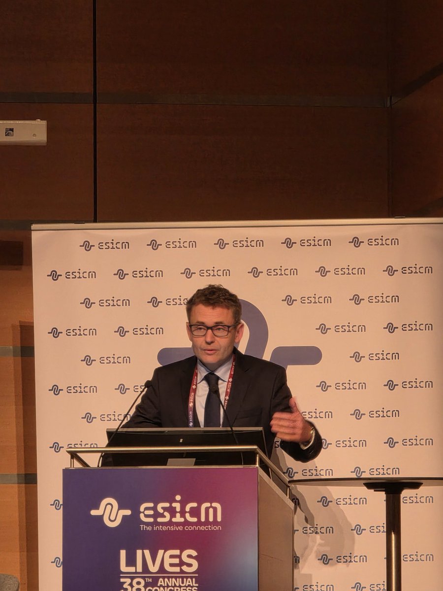 IntensywnaPL's tweet image. W trakcie kongresu @ESICM @wszczeklik przedstawił wykład nt. okołooperacyjnego uszkodzenia mięśnia sercowego. Kolejny raz zaprezentowano wyniki PREVENT-MINS, największego randomizowanego badania klinicznego przeprowadzonego w Polsce, dzięki współpracy konsorcjum PERI-CRIT.