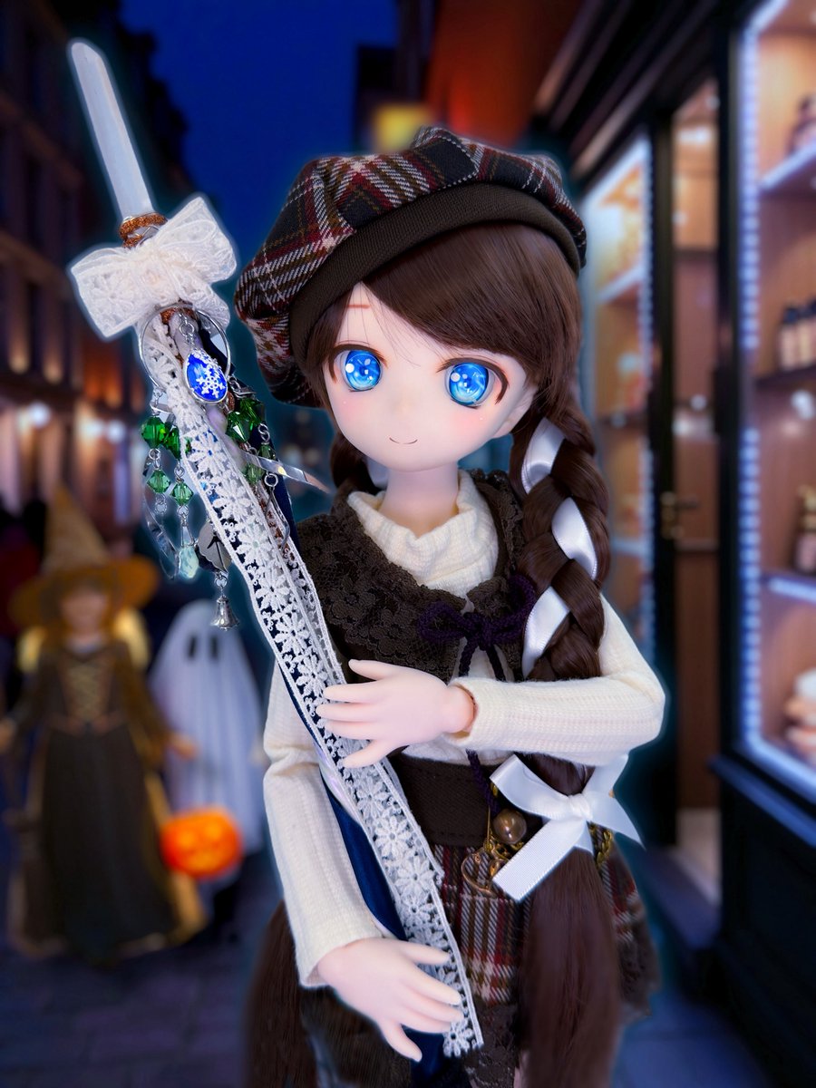 toyou_andforme's tweet image. 『今日はハロウィンなんですね』

−皆お化けの仮装を楽しんでおる。竜頭姫もしてみるか？

『でも、その、、わたしは仮装しなくても、、元々、化けも──』
−人じゃよ。

−誰よりもそなたは人間じゃ。
今宵は可愛いオバケになってポルタやフルートと菓子を楽しむがいい。

『！──はいツクヨミ❣️』