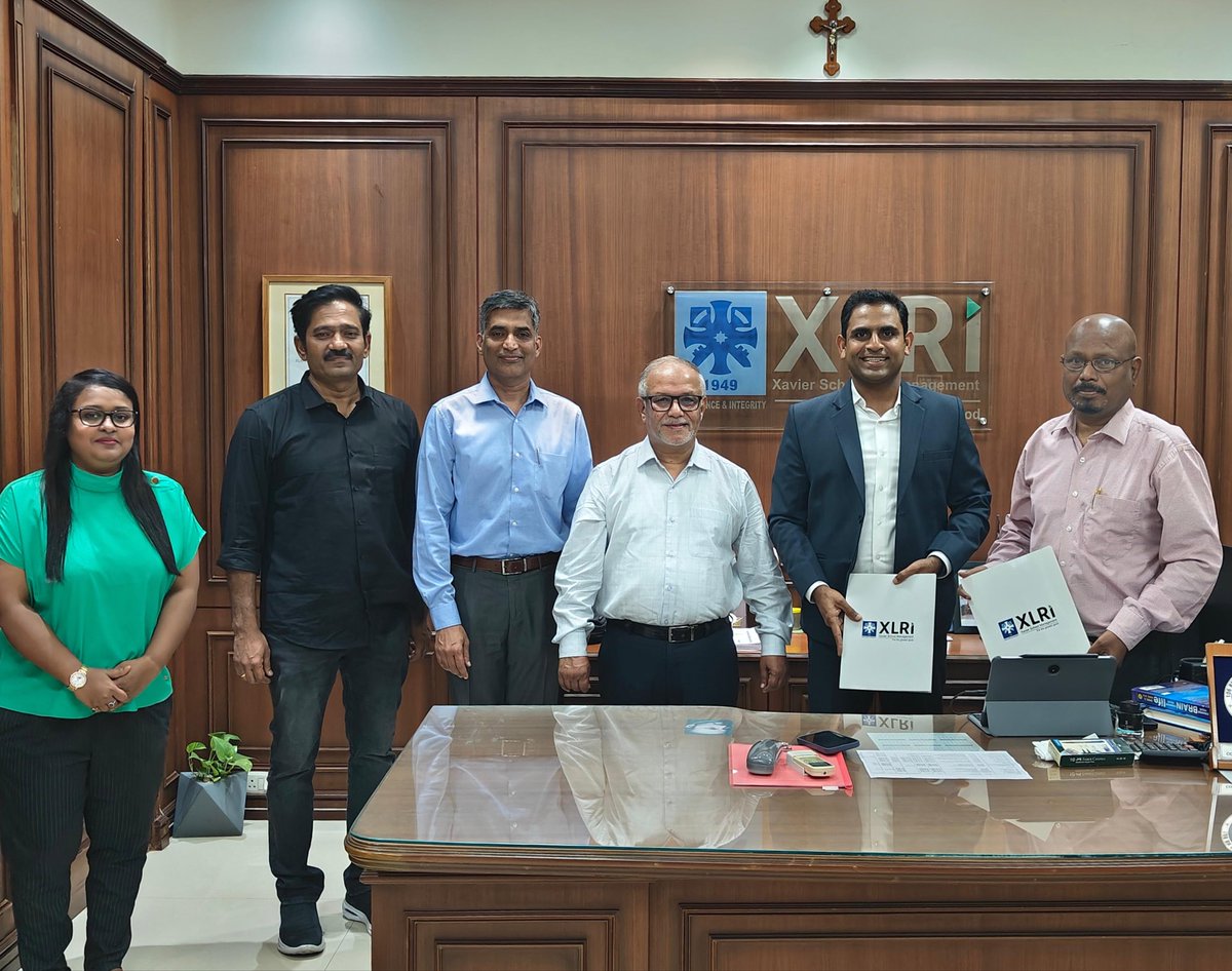 XLRIJamshedpur's tweet image. XLRI Jamshedpur proudly signs an MoU with 7 Eleven Global Solution Centre, India, marking a new chapter in industry-academia collaboration. This partnership will foster academic lectures &amp;amp; CXO engagements to equip students for global leadership.
#XLRI #7Eleven #MoUSigning #GCC