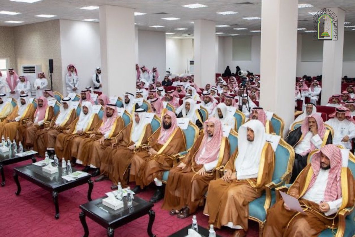Saudi_Moia's tweet photo. دشَّن معالي وزير الشؤون الإسلامية والدعوة والإرشاد الشيخ الدكتور عبداللطيف بن عبدالعزيز آل الشيخ عددًا من مشاريع بناء وترميم وتشغيل وصيانة المساجد والجوامع في محافظات #منطقة_الباحة، بلغت قيمتها الإجمالية أكثر من 74 مليون ريال، ضمن جهود الوزارة في العناية ببيوت الله وتهيئتها بما يليق بمكانتها، تنفيذًا لتوجيهات القيادة الكريمة التي تولي المساجد عناية خاصة من حيث الإنشاء والتجهيز والصيانة. 

جاء ذلك خلال الحفل الرسمي الذي أقيم بمقر فرع الوزارة بمنطقة الباحة بالقاعة الرئيسية، وذلك بحضور أصحاب السعادة والفضيلة وكلاء الوزارة ومديري العموم لفروع الوزارة بمناطق المملكة، ومديري الإدارات بالمحافظات ومنسوبي ومنسوبات الفرع.

https://t.co/VyG1Y0zib5