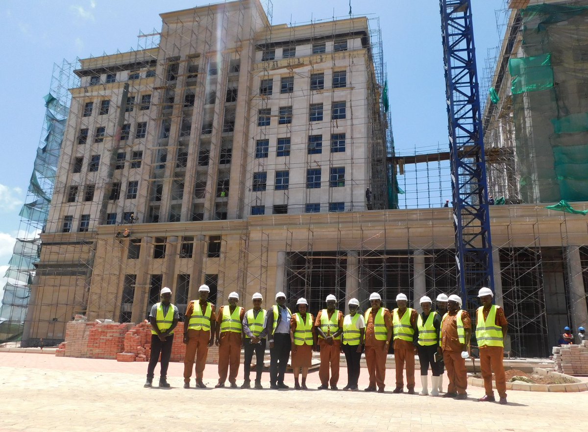 CSBAGUGANDA's tweet photo. Government to save over Ugx 35bn in annual rent fees once the JLOS House in Naguru IG Towers are completed. 

Completion rate was reported at 97% and both are slated to be completed this year. This was announced  at the ongoing Governance and Security Annual Programme Review for FY2024/25

The JLOS house is a multi-component project that broke ground in 2022 and is still under construction. 

@JuliusMukunda 
@mofpedU 
@JLOSUganda 
@JudiciaryUG