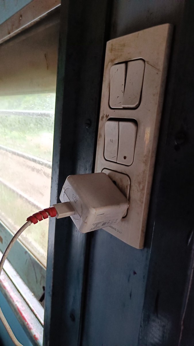 MrRaman2008's tweet photo. Train No. 18103 Amritsar Jaliyawaala Bagh Exp Pnr 6659030990 Charging point cannot use perfectly It takes a little while and then it stops. @RailMinIndia @RailwayNorthern @RailwaySeva https://t.co/U5lVe04lnH