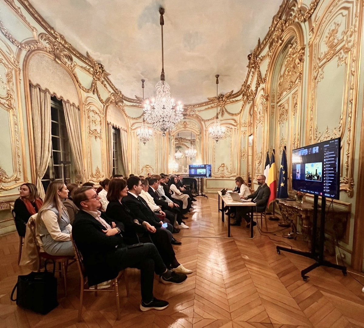 Plus de 60 associations 🇷🇴 &amp; 🇫🇷-🇷🇴de toute la France, réunies par l’Ambassade <a href="/RoumanieFrance/">Ambassade de 🇷🇴 Roumanie en 🇫🇷 France</a> &amp; les consulats généraux de 🇷🇴 en 🇫🇷, pour renforcer la coopération, valoriser la culture roumaine &amp; la visibilité de notre diaspora. Merci à tous pour votre engagement!