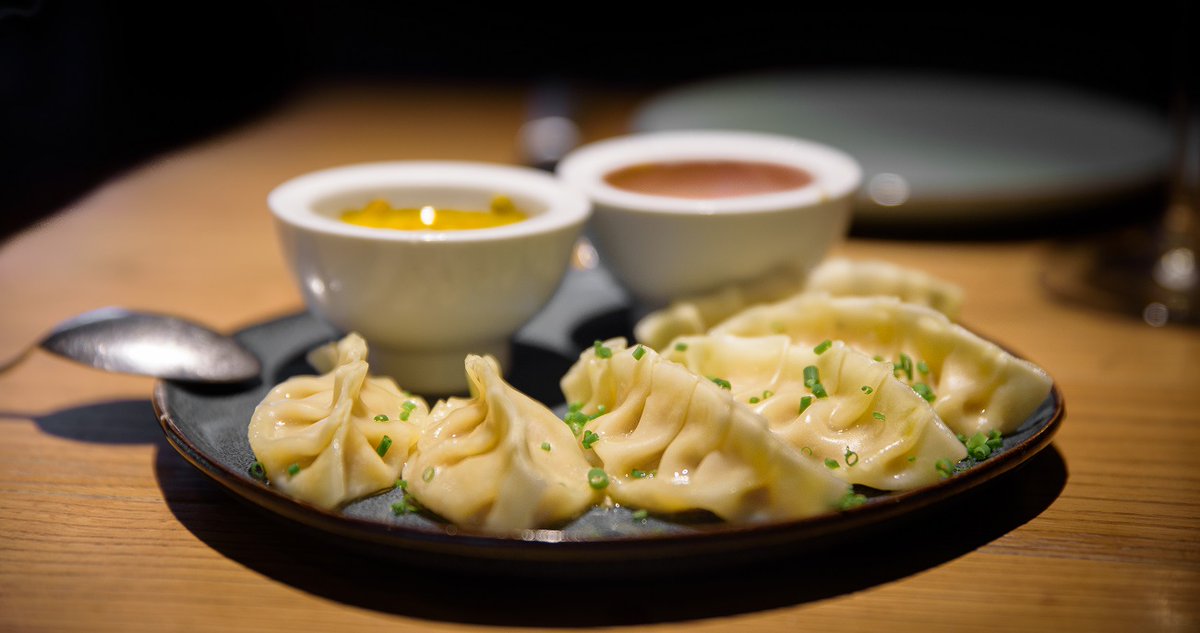 ELALQUIMISTA3's tweet photo. #Alquimista, ¿ya tienes reservado tú #mesa para este finde? 🤗 Nuestras #gyozas caseras de codorniz son perfectas para todos los gustos, hará de tu comida una fiesta gastronómica mientras lo acompañas de un #vino de nuestra bodega 🍽️🍷 https://t.co/WhBQ6REKjW https://t.co/QBtAHtI2CW