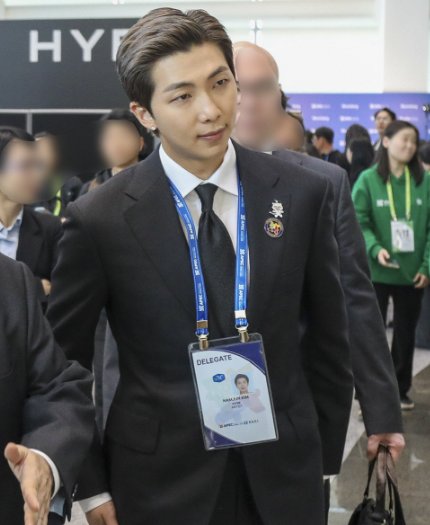 Eve_7forever's tweet image. This man is so close to be a president 🫡
#RMxAPEC #APEC2025 #APECCEOSummitxRM #RM #HistoryMakerRM