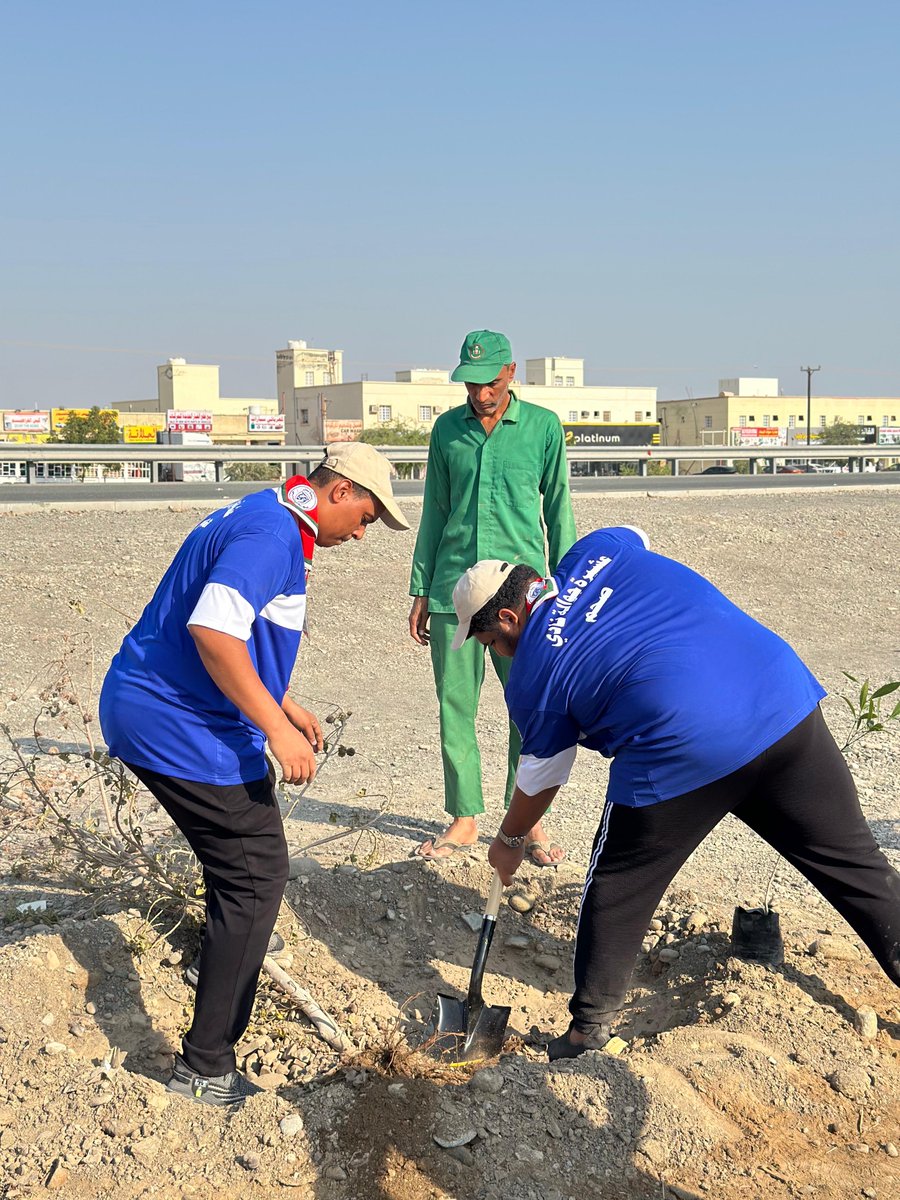 شارك نادي صحم صباح اليوم الخميس الموافق 30 أكتوبر 2025 بالتعاون مع دائرة بلدية صحم بزراعة مجموعة من الشتلات الزراعية بولاية صحم بمناسبة يوم الزراعة العماني لهذا العام حيث شارك مجموعة من عشيرة جوالة النادي والفرق التطوعية بأكثر من 30 مشارك .