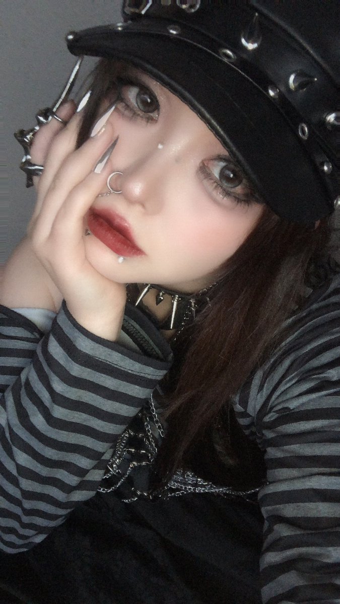 yuzuriha1016's tweet photo. 🧷❤️‍🩹 https://t.co/wpu6KMaf3M
