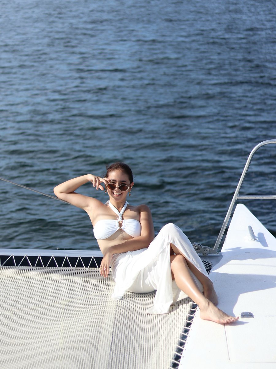 PilipinasToday_'s tweet image. Looking so hot ang aktres na si Mikee Quintos sa ibinahaging beach photos habang nagbabakasyon sa Siargao Island.

“Ready to stay ⚓️,” caption pa ng aktres sa kanyang Facebook post.

📷: Mikee Quintos/Facebook

#PilipinasToday
#MikeeQuintos
#SiargaoIsland