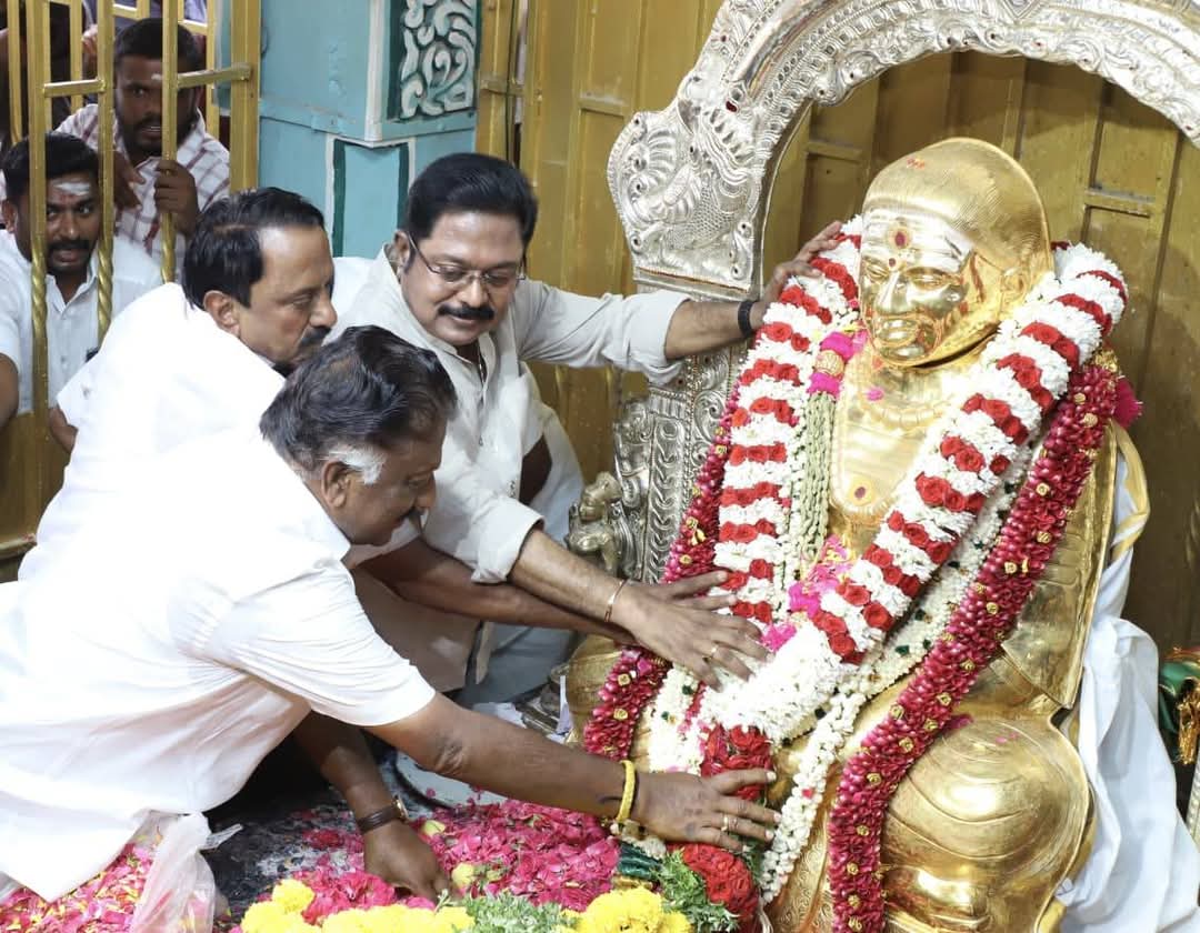 OfficeOfOPS's tweet photo. “நான் பேசுவது, எழுதுவது, சிந்திப்பது, சேவை செய்வது எல்லாமே தேசத்திற்காகவே, எனக்காக அல்ல” என்று சொல்லி தன்னையே இந்தியத் திருநாட்டிற்கும், இந்திய மக்களுக்கும் அர்ப்பணித்த அரசியல் ஞானி, தலைசிறந்த ஆன்மீகவாதி, இந்திய சுதந்திரப் போராட்ட வீரர் பசும்பொன் முத்துராமலிங்கத் 
தேவர் திருமகனாரின் குருபூஜை தினமான இன்று அவருக்கு எனது மரியாதையையும், வீர வணக்கத்தினையும், அஞ்சலியையும் செலுத்துகிறேன். 

அவரின் அர்ப்பணிப்பு சேவையை நினைவுகூரும் அதே சமயத்தில், அவருடைய பொன்மொழிகளை பின்பற்றி, தேசியத்தையும் தெய்வீகத்தையும் மேலும் வளர்க்க நாம் அனைவரும் இந்நாளில் உறுதி ஏற்போம்.