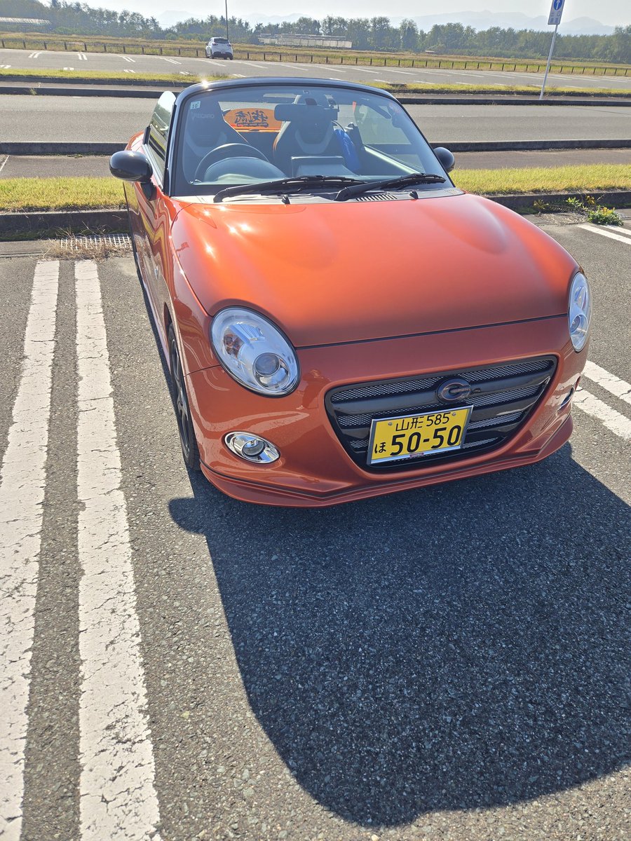 lightning7th's tweet image. 納車して無事1ヶ月経ちました。
洗車して綺麗になりましたが、明日は雨です(笑)
スタッドレス買いました～
予算の都合で中古です(--;)
４本¥18700、製造年21年。
1シーズン使ったら履きつぶします。