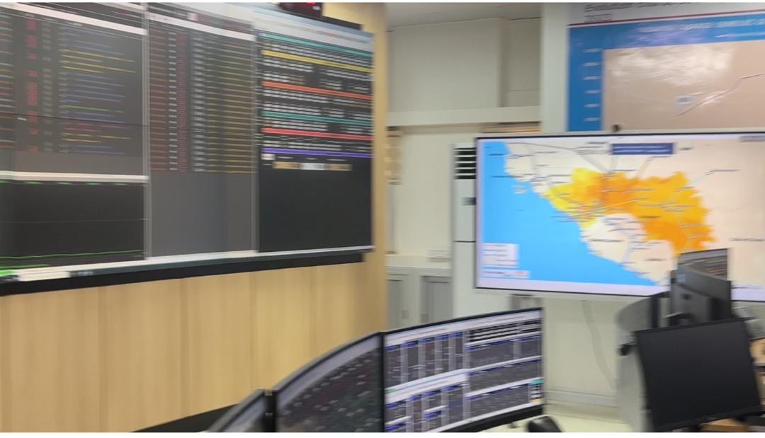 Mepmsenegal's tweet image. Ce mardi 28 octobre 2025, le Ministre de l’Énergie a visité le Dispatching de la SENELEC à Mbao ⚡🇸🇳
Un centre stratégique pour suivre en temps réel le système électrique.
Objectif : une énergie plus fiable, continue et accessible à tous 🔌

#ÉnergieEnMouvement #MEPM #SENELEC