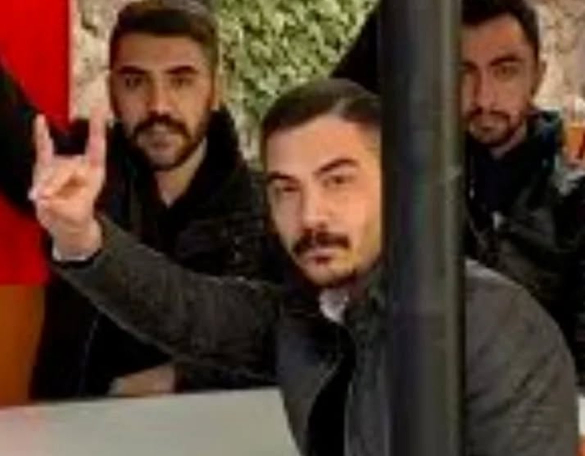 Necip Mert Yalçın arkadaşınız okul kütüphanesinden çıkan bir kadını defalarca kez bıçaklamadı mı?  Sende, dava arkadaşlarında; onurdan, haysiyetten, şereften bahsedecek son insanlarsınız. Unuttuk sanmayın sizi hesabı sorulacak elbet.