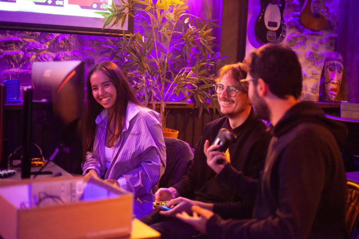 CCarreEsport's tweet photo. 🔥 Notre évent Smash au K-Lumet était tout simplement incroyable !
Un grand merci à tous les participants pour l’ambiance, les matchs de folie et la bonne vibe du début à la fin 💥
On se revoit très vite pour la prochaine 👀🎮 #SmashBros #EventGaming #Klumet https://t.co/WCyIhvb34H