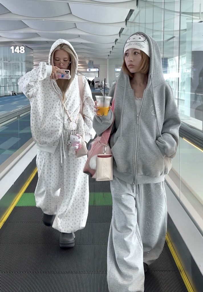 キラキラセットアップは空港コーデの最適解⸝⋆