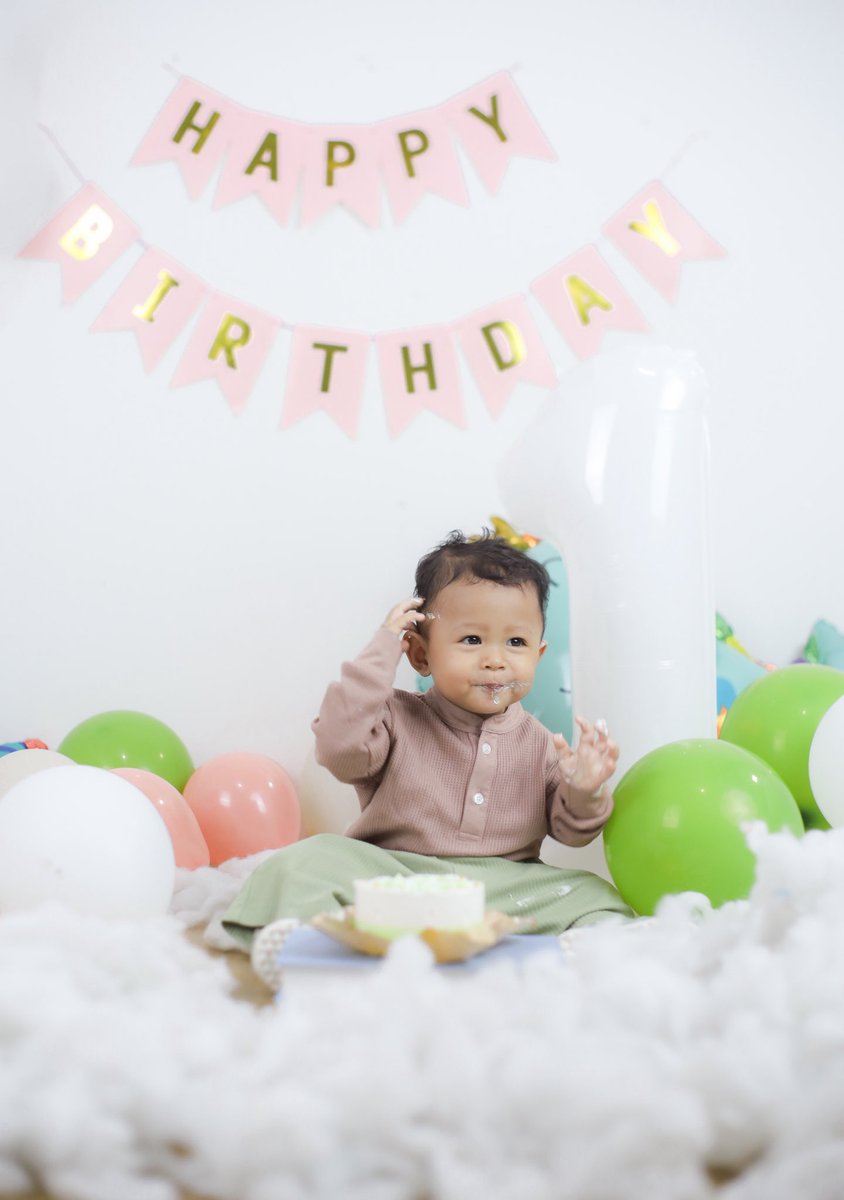 CeritAja_'s tweet photo. karna hari h 23sep yg lalu kita rayakan dg sebiji dimsum, mari kita post jg kue ulang tahun betulan mskipun dg konsep low sugar, sambil foto2 bahagia merayakan 1 tahun Hacebi anak sholeh. lalu kita upload dg caption "when someone tells you time flies, believe them"🫶🏻 https://t.co/EVtkfrZVxG