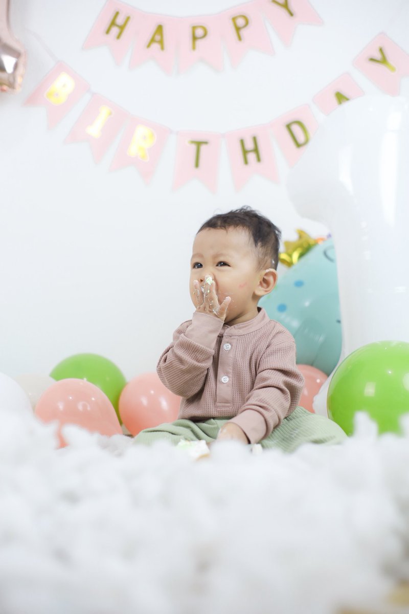 CeritAja_'s tweet photo. karna hari h 23sep yg lalu kita rayakan dg sebiji dimsum, mari kita post jg kue ulang tahun betulan mskipun dg konsep low sugar, sambil foto2 bahagia merayakan 1 tahun Hacebi anak sholeh. lalu kita upload dg caption "when someone tells you time flies, believe them"🫶🏻 https://t.co/EVtkfrZVxG