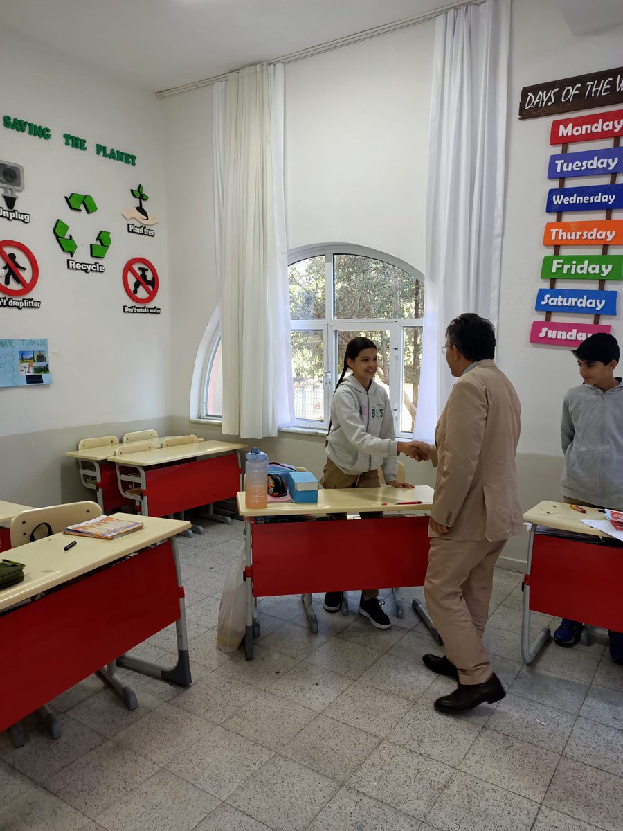 Kaymakamımız Sayın Nurullah Kaya, Marmaris Anadolu İmam Hatip Lisesini ziyaret ederek okul idaresi ve öğrencilerle bir araya geldi. Ziyaret kapsamında rehber öğretmen odasında okul yöneticileri ve rehber öğretmenlerle toplantı yaparak öğrencilerin gelişimi hakkında bilgi aldı.