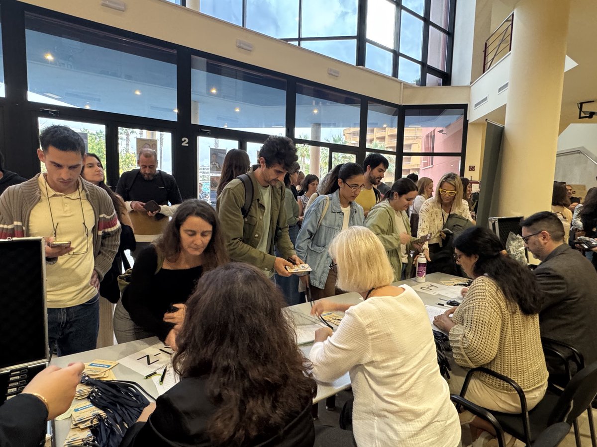 “Diàlegs per la salut mental, relacions que transformen”.

Tot a punt per començar el II Congrés Internacional de #NousParadigmesSalutMental.

Un espai per repensar el futur de l’acompanyament i el valor del diàleg i la comunitat com a motor de transformació i benestar emocional.