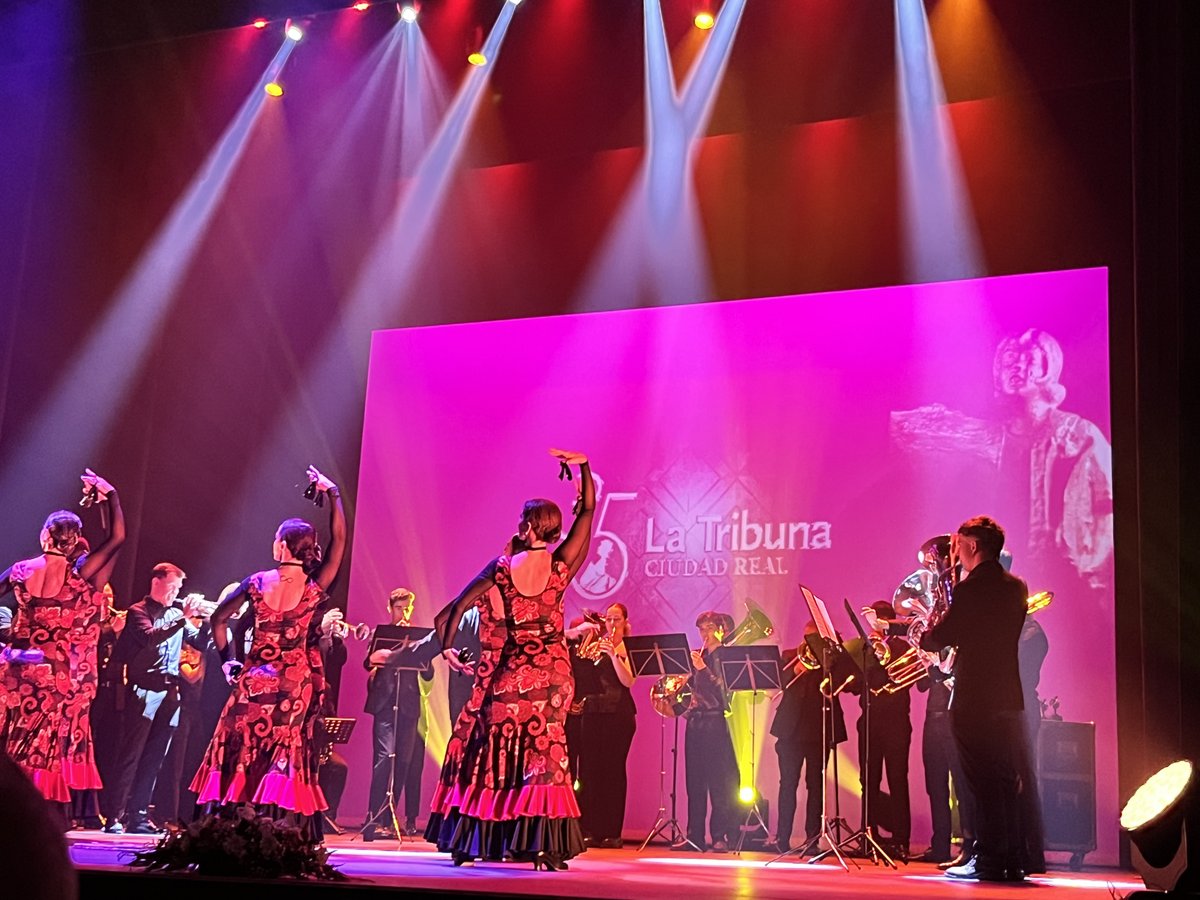 Anoche acompañamos a la familia de <a href="/LaTribunaCR/">La Tribuna de C.Real</a> en su 35 Aniversario 🎂

Gracias por vuestra labor diaria para mantenernos informados y por hacernos partícipes de esta fecha tan especial para vosotros y para todos los ciudadrealeños 👏

¡Y que cumpláis muchos, muchos más!