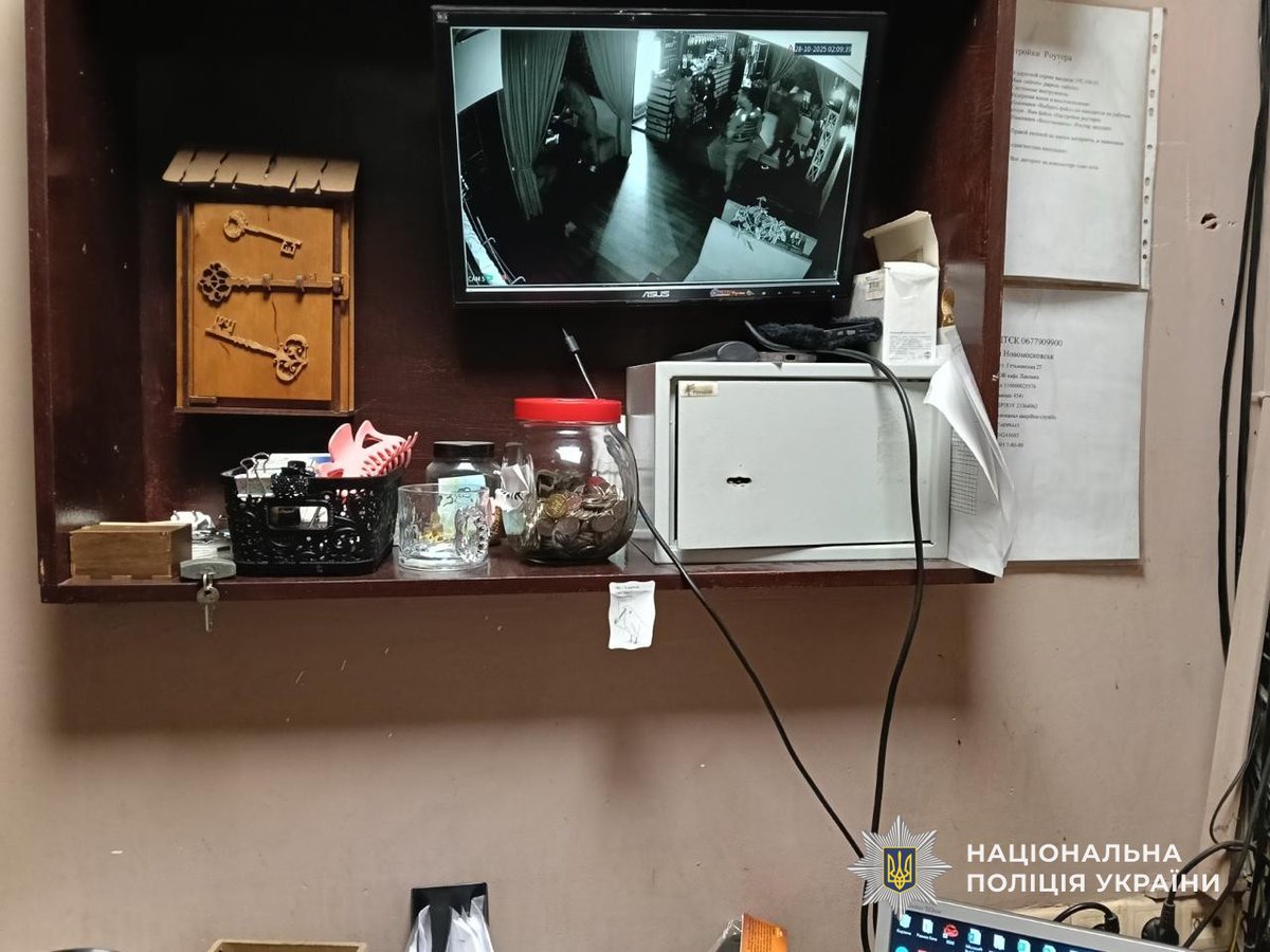 GUNP_Dnipro's tweet image. Поліцейські м. Самар затримали чоловіка, який намагався викрасти грошові кошти із каси закладу громадського харчування
Джерело: dp.npu.gov.ua/news/politseis…
@34_tv
@news112ua
@istv
#Поліція #Дніпро #новини