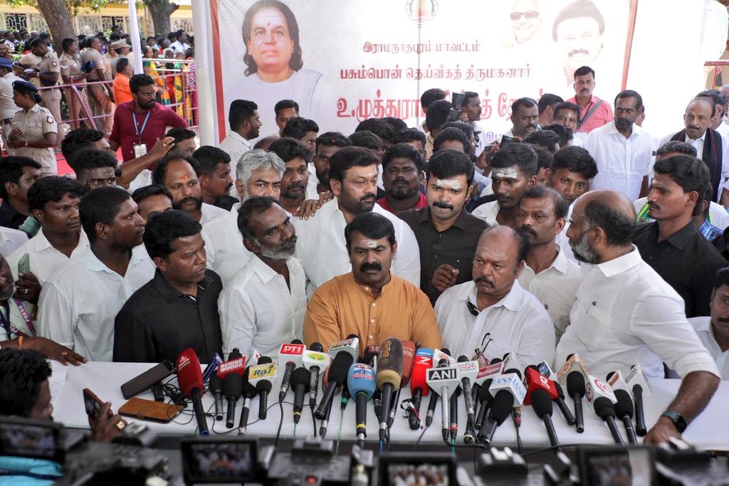 தெய்வத்திருமகன் நமது தாத்தா #முத்துராமலிங்கத்தேவர் திருநாளையொட்டி,
நாம் தமிழர் கட்சி சார்பாக இன்று நாள் 30-10-2025 காலை #இராமநாதபுரம் மாவட்டம், பசும்பொன் சிற்றூரில் உள்ள தாத்தாவின் நினைவிடத்தில் அண்ணன் செந்தமிழன் #சீமான் அவர்கள் மலர்வணக்கம் மற்றும் புகழ்வணக்கம் செலுத்தினார்.