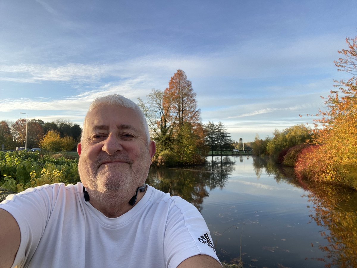 KeithSandie's tweet image. #RunForFun Nice early morning “easy run” around the lakes. Lovely fresh morning, suprised how many people were out walking or running so early tbh. HR all good so pleased with that 😊👏