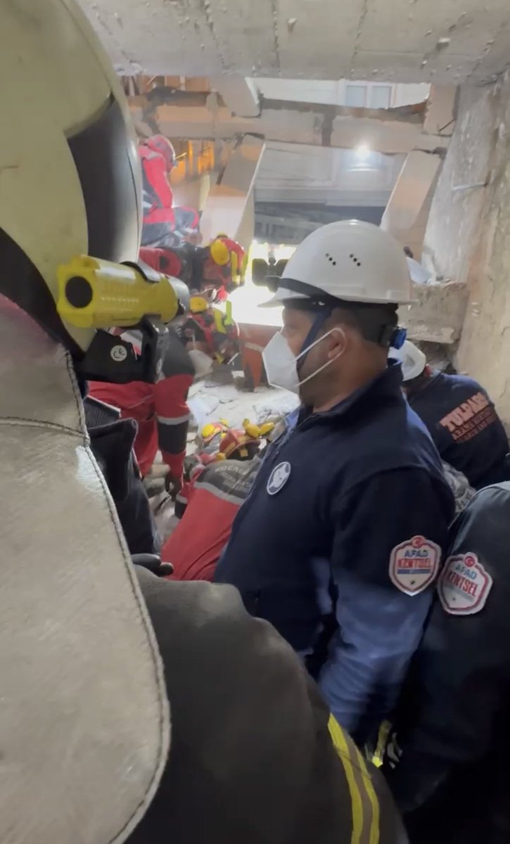 Millet olarak bir kez daha dayanışma içinde olmalı, acımızı paylaşmalı ve bu tür faciaların bir daha yaşanmaması için gereken her adımı atmalıyız.
Unutmayalım: Her bina bir yuva, her can bir dünyadır.
Rabbim bir daha böyle acılar yaşatmasın.
Vefat eden kardeşlerimizin mekânı