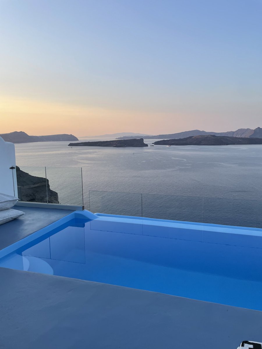Astarte_Suites's tweet image. Live the Santorini dream in Astarte Suite’s private infinity pool at Astarte Suites Hotel! 🏊‍♂️ Caldera view, volcanic elegance &amp;amp; ultimate privacy in Akrotiri. Perfect honeymoon or romantic escape. Learn more: astartesuites.gr
 #AstarteSuites #SantoriniLuxury #PrivatePool