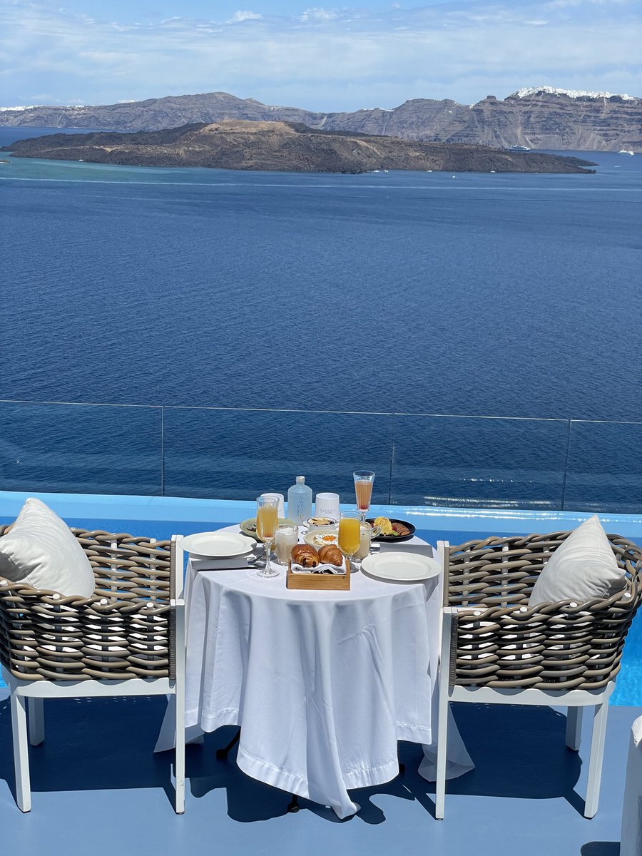 Astarte_Suites's tweet image. Live the Santorini dream in Astarte Suite’s private infinity pool at Astarte Suites Hotel! 🏊‍♂️ Caldera view, volcanic elegance &amp;amp; ultimate privacy in Akrotiri. Perfect honeymoon or romantic escape. Learn more: astartesuites.gr
 #AstarteSuites #SantoriniLuxury #PrivatePool