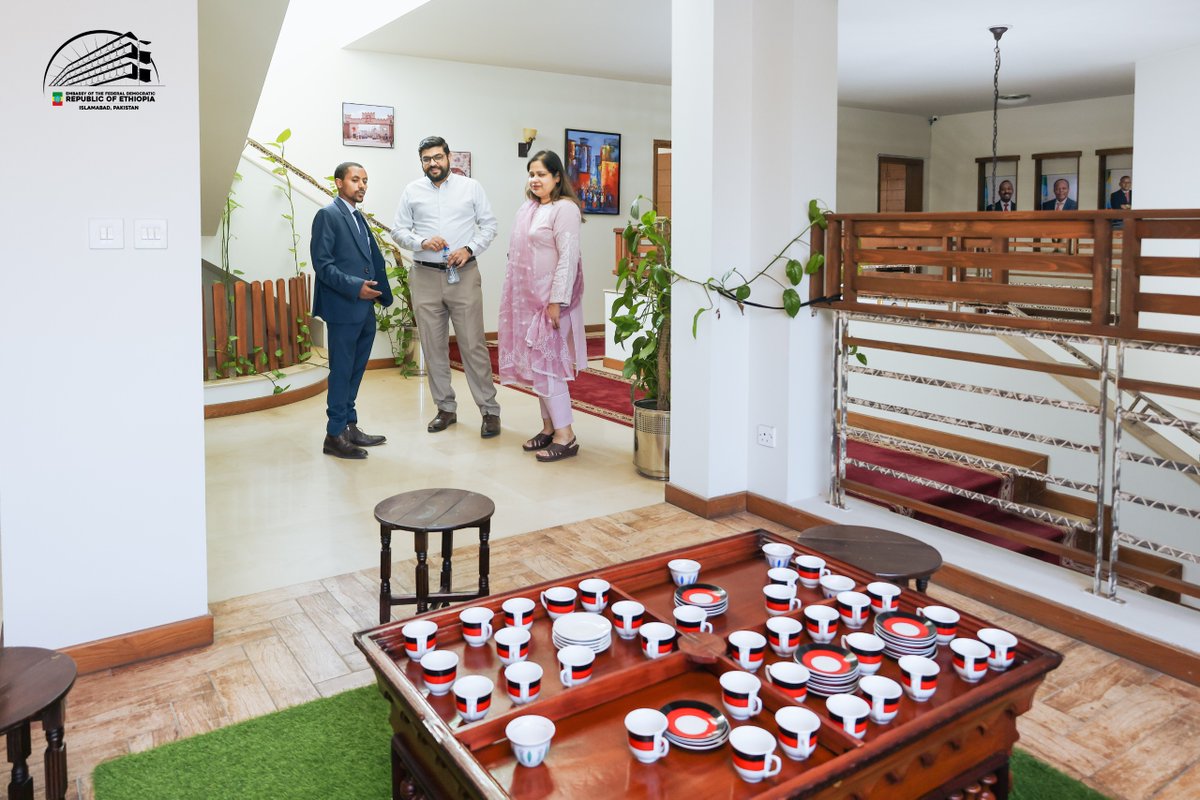 ETEmbassyISB's tweet photo. 𝐒𝐭𝐫𝐞𝐧𝐠𝐭𝐡𝐞𝐧𝐢𝐧𝐠 🇪🇹🇵🇰 𝐑𝐞𝐥𝐚𝐭𝐢𝐨𝐧𝐬 𝐔𝐧𝐝𝐞𝐫 𝐆𝐫𝐞𝐞𝐧 𝐋𝐞𝐠𝐚𝐜𝐲 

On October 30th, 2025, our Chargé d'Affaires ad Interim, Mr. Chalachew Eshetie, had a productive discussions with the officials of the Department of Humanities and Social Sciences, Bahria University, Islamabad #Pakistan about potential cooperation 
for climate resilience, educational & cultural exchange.
The Bahria University officials keen to present #Ethiopia's #GreenLegacy as a case study for increasing forest cover, achieving food security & promoting green jobs.