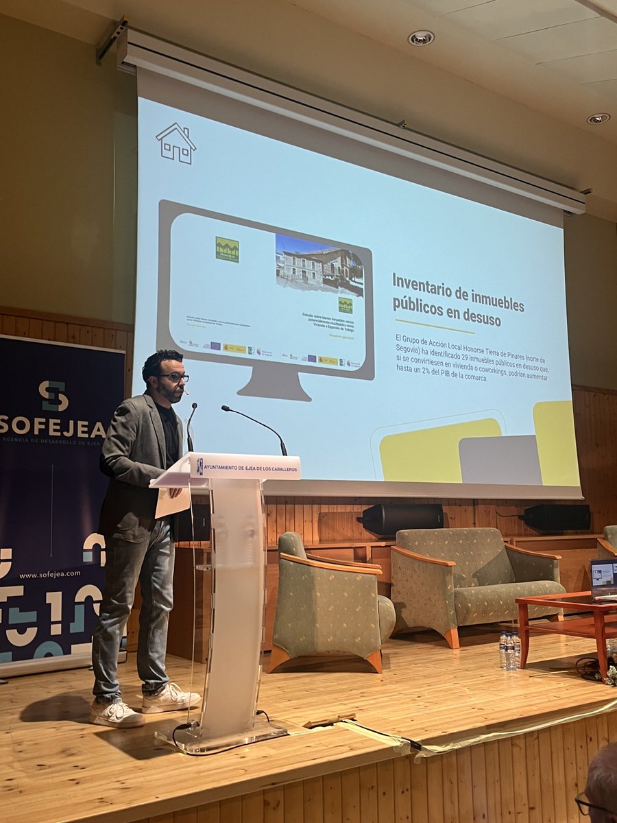 Segundo día de las Jornadas de Inmovación y Medio Rural de la <a href="/redinnpulso/">Red Innpulso</a> en Ejea
<a href="/aytoejea/">Ayuntamiento de Ejea de los Caballeros</a> y #sofejea 

Comenzamos con la ponencia inspiradora de <a href="/MaderueloPablo/">Pablo Maderuelo</a> que nos habla de retos y oportunidades de la innovación en el medio rural.