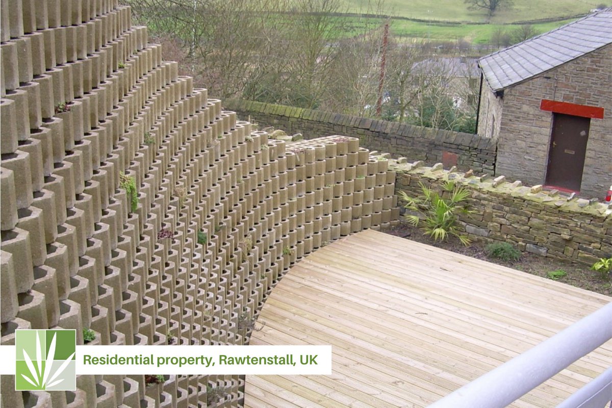 Rawtenstall: a curved retaining wall using Betoatlas units.
Structural strength meets visual harmony.
See the project here: grasscrete.com/rawtenstall-2/ 
#RetainingWall #LandscapeDesign #CaseStudy