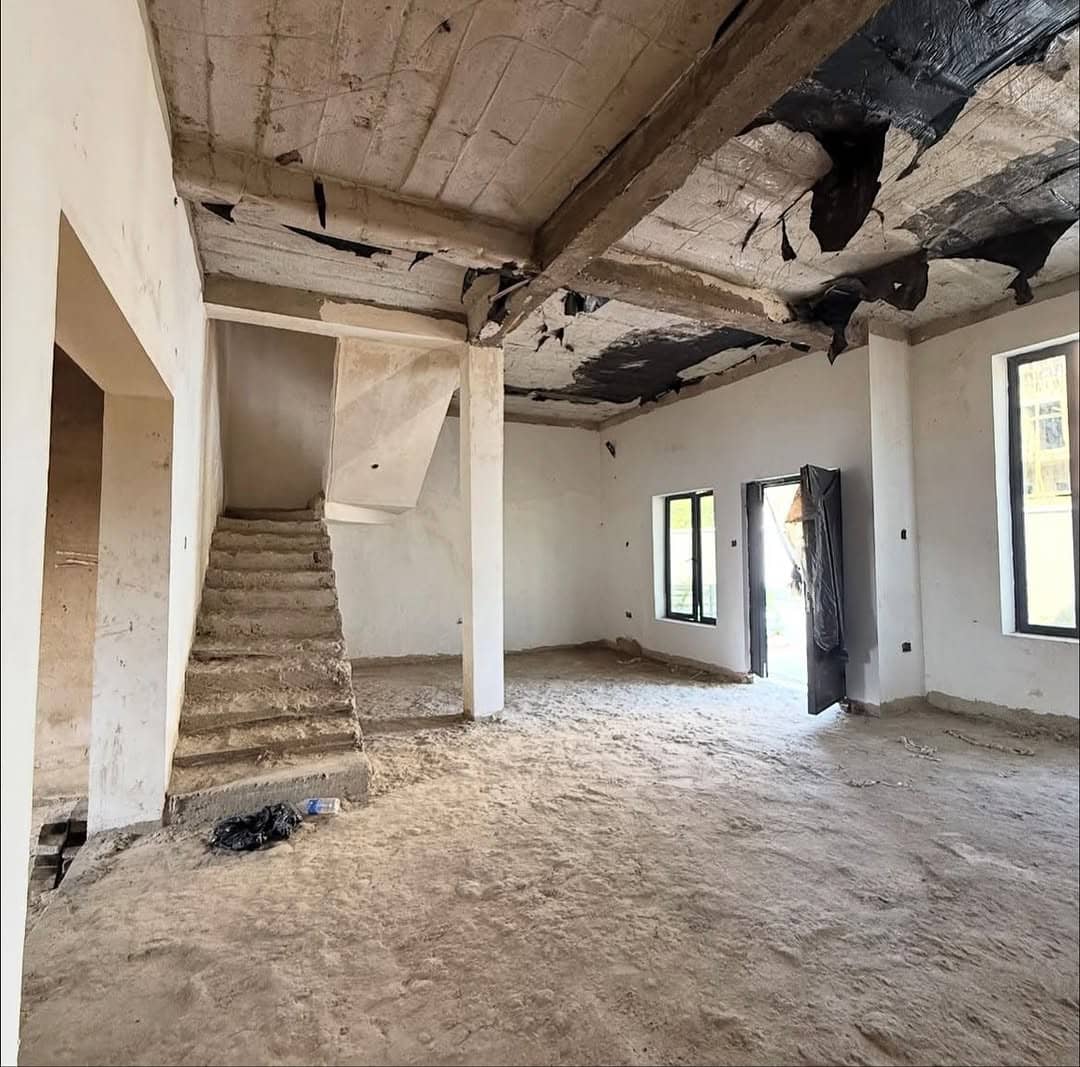 PapiTalk2papi's tweet image. New listing
Newly constructed 4bedroom terrace duplex with a room boys quarters available for sale.
Semi finished

Features:
- three living rooms
- kitchen
- dining area
- rooftop lounge
- study
- secured environment

Location: Apo - Resettlement Abuja 

Price: N170M (Negotiable)