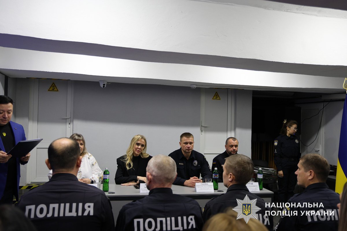 GUNP_Dnipro's tweet image. Начальник ГУНП в Дніпропетровській області Олександр Ганжа привітав особовий склад поліції охорони Дніпропетровщини з днем служби
Джерело: dp.npu.gov.ua/news/nachalnyk…
@34_tv
@news112ua
@istv
#Поліція #Дніпро #новини