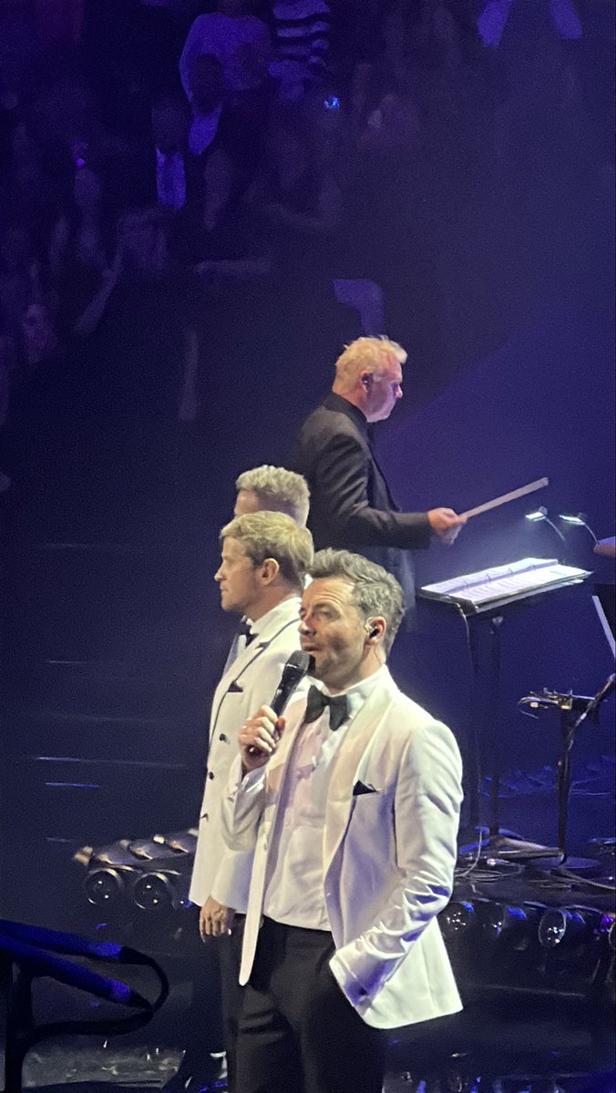 jesswlfan's tweet photo. @westlifemusic    Amazing two nights.  Back to earth with a bump #EpidermolysisBullosa feet are battling xx https://t.co/qJv2ETEPlp