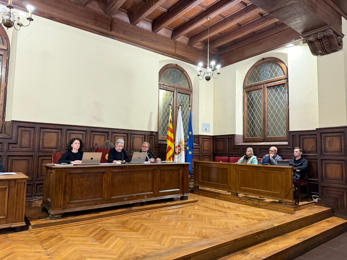 ✏️L'Ajuntament de Cardona congela les taxes i impostos municipals i no apuja la taxa de residus

👉Es mantenen totes les bonificacions dels grans impostos i s'introdueix la reducció de la taxa per ocupació de les parades del mercat setmanal

+info:  cardona.cat/ajuntament/rep…